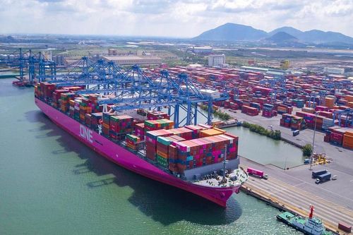 Tăng tốc phát triển logistics