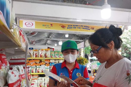 TPHCM bán hàng lưu động mùa Tết 2025: Giảm giá tới 60%, mua là có quà