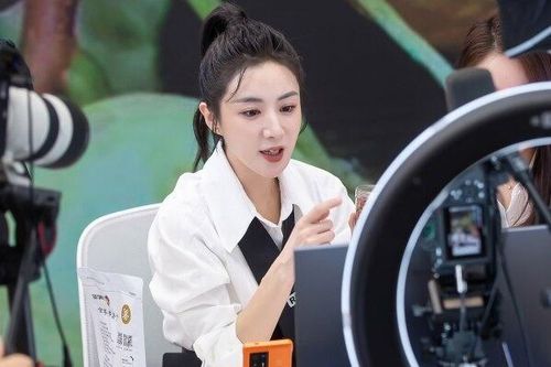 Cú lừa từ các lớp đào tạo idol livestream 'kiếm triệu USD'