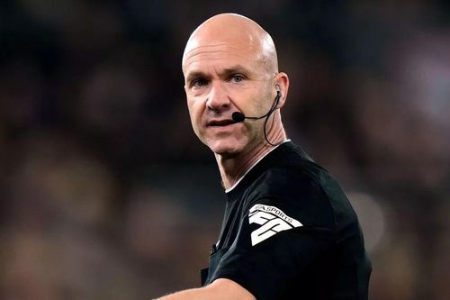 Trọng tài Premier League lại gây tranh cãi