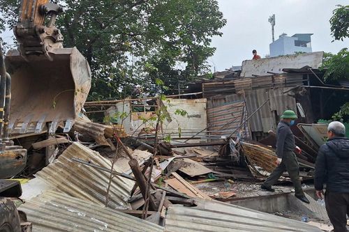 Xử lý các điểm tập kết, thu mua phế thải sai quy định tại Cầu Giấy