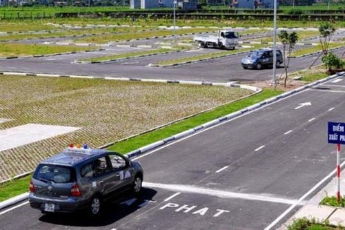 Các lỗi bị trừ điểm với các bài sát hạch lái xe trong hình các hạng B, C1, C, D1, D2 VÀ D từ 1/1/2025