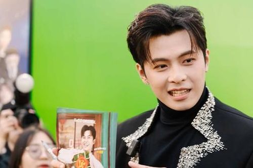 Gin Tuấn Kiệt vừa 'đại náo' concert 'Anh trai say hi' tại Hà Nội, tiếp tục tung miếng hài trong phim hài Tết 2025