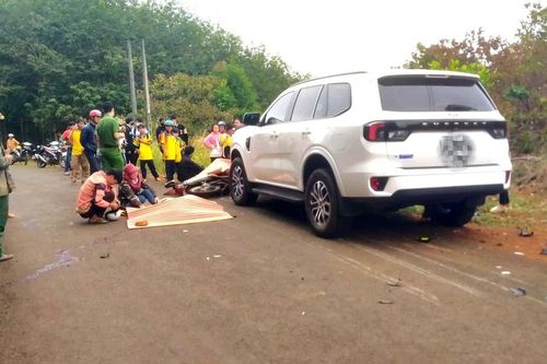 2 học sinh tử vong tại chỗ sau khi xe máy va chạm với ô tô