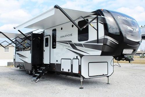 Cardinal Fifth Wheel - 'nhà di động' sang như khách sạn từ 1,3 tỷ