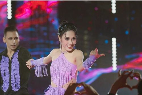 Á hậu Ngọc Hằng chào sân mãn nhãn tại Bước Nhảy Hoàn Vũ