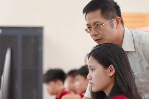 Học sinh sử dụng ChatGPT: Tận dụng, không lạm dụng