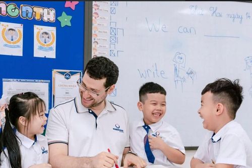Khó tuyển dụng, mời giáo viên người nước ngoài: Cần chính sách tháo gỡ