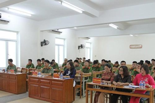Nâng cao năng lực tiếng Tày cho cán bộ Công an