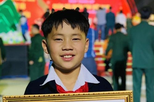 Học sinh người Mông ở Hà Giang đạt giải cao tại cuộc thi về quân đội nhân dân