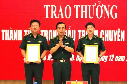 Bộ Tư lệnh BĐBP trao thưởng thành tích trong đấu tranh chống tội phạm ma túy