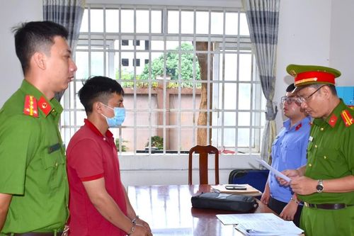 Lập khống phiếu cấp nhiên liệu, chiếm đoạt hơn 8 tỷ đồng
