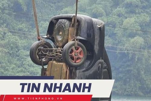 TIN NHANH: Thông tin bất ngờ vụ thi thể trong ô tô dưới hồ ở Hòa Bình