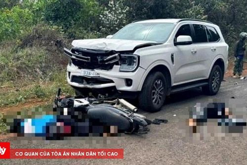 Va chạm với ô tô, hai học sinh tử vong