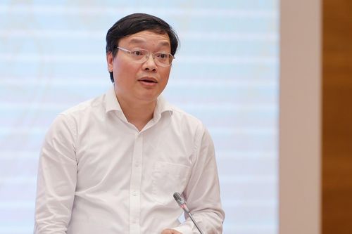 Khi hợp nhất, nhân sự đứng đầu có thể là người trong hoặc ngoài cơ quan