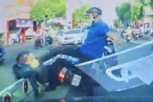 Bắt khẩn cấp đối tượng ép xe, đánh dã man cô gái trên phố ở TPHCM