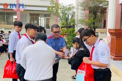 Chung tay cùng học sinh có hoàn cảnh khó khăn