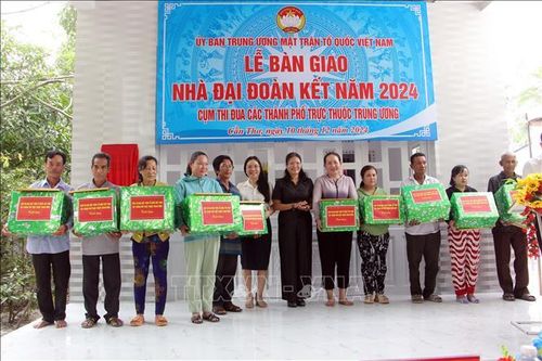 Năm thành phố trực thuộc Trung ương trao nhà Đại đoàn kết tại Cần Thơ