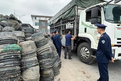 Quảng Ninh: Tiêu hủy hơn 45.000 lồng nhựa nuôi thủy sản trái phép