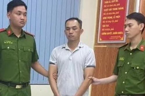 Bắt khẩn cấp kẻ hành hung, đạp vào mặt cô gái trẻ tàn nhẫn sau va chạm giao thông
