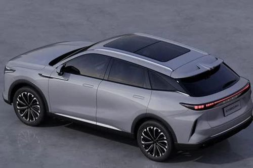 SUV hạng D thiết kế sang chảnh, công suất 257 mã lực, hàng loạt trang bị tối tân, giá hơn 900 triệu đồng