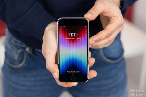 iPhone SE 3 siêu hot vì chỉ hơn 2 triệu, chung chip iPhone 13 Pro,bắn PUBG, sửa video 4K không giật