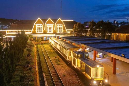 Thưởng thức âm nhạc miễn phí trên tàu cổ Đà Lạt