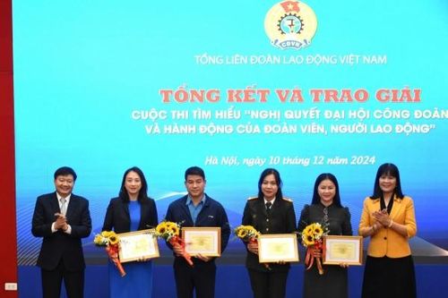 Trao giải cuộc thi tìm hiểu 'Nghị quyết Đại hội Công đoàn và hành động của đoàn viên, người lao động'