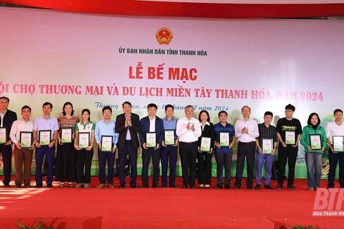 Hơn 21.000 lượt người tham quan, mua sắm tại Hội chợ Thương mại và Du lịch miền Tây Thanh Hóa năm 2024