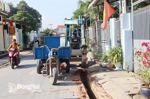 Nhiều người dân xã Long Đức mong có nước máy