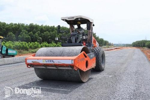 'Nguồn cung khan hiếm, nhà thầu phải xếp 'lốt', tranh giành mua đá thi công cao tốc