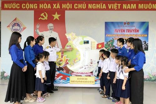 Chương trình 'Dấu ấn Bộ đội Cụ Hồ - Người chiến sĩ Hải quân'