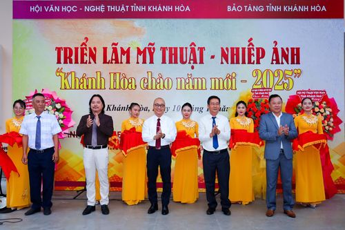 Khai mạc triển lãm mỹ thuật - nhiếp ảnh 'Khánh Hòa chào năm mới 2025'