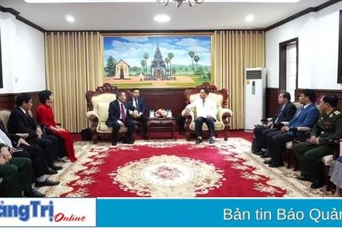 Quyền Chủ tịch UBND tỉnh Hà Sỹ Đồng chào xã giao Bí thư Tỉnh ủy, Tỉnh trưởng tỉnh Savannakhet