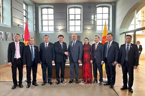 Đồng chí Phó Bí thư Thường trực Tỉnh ủy, Chủ tịch HĐND tỉnh Lê Thị Kim Dung cùng Đoàn công tác của Ủy ban Thường vụ Quốc hội thăm và làm việc tại Vương quốc Bỉ