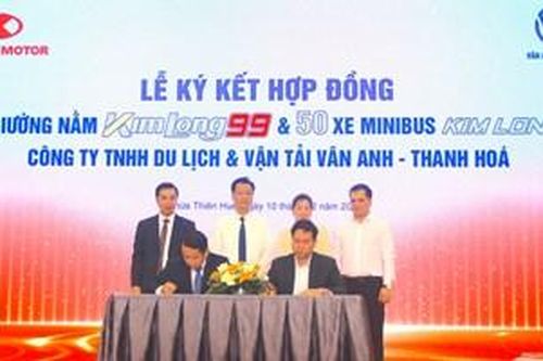 KIM LONG MOTOR Huế bàn giao 50 xe giường nằm và xe minibus đầu tiên