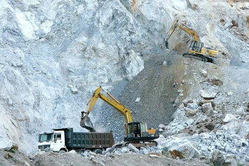 Doanh nghiệp khai thác khoáng sản có được chuyển nhượng quyền khai thác khoáng sản không?