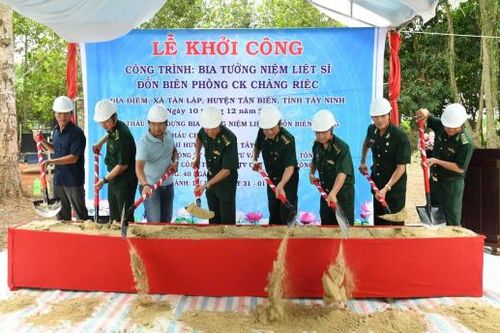 Khởi công xây dựng Bia tưởng niệm Liệt sĩ Đồn BPCK Chàng Riệc