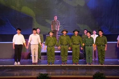 Vở kịch 'Đồng chí' hướng đến kỷ niệm Ngày thành lập QĐND Việt Nam