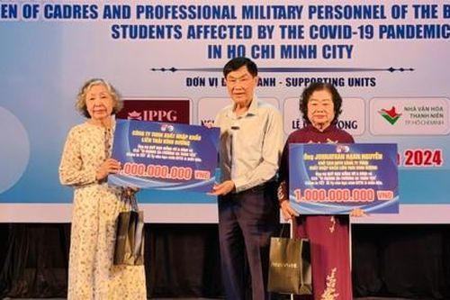 Trao học bổng cho 220 HSSV đồng bào thiểu số và các em học sinh vượt khó