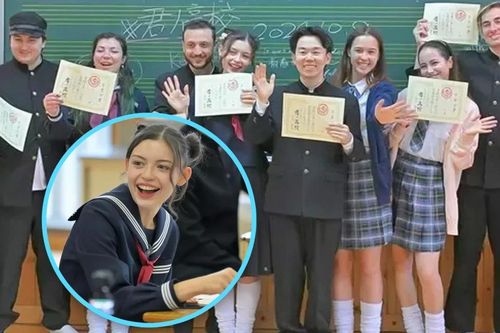 Khách du lịch trả tiền để đóng vai học sinh Nhật Bản