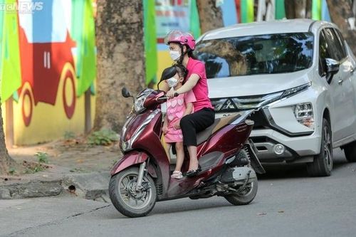 Những lưu ý khi chở con nhỏ bằng xe máy