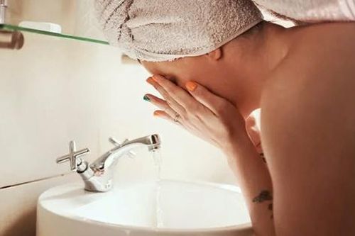 Rửa mặt bằng nước vo gạo mỗi ngày có tốt không?