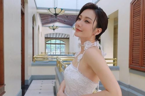 Vương Quân Hinh mang thai