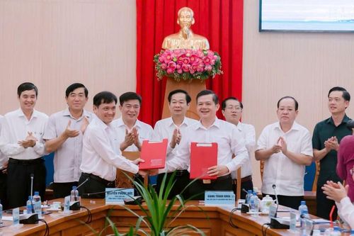 EVNSPC ký kết thực hiện 4 công trình cấp điện cho các đảo của tỉnh Kiên Giang