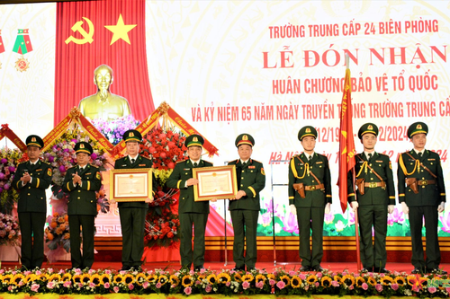 Thượng tướng Hoàng Xuân Chiến dự Lễ kỷ niệm 65 năm Ngày truyền thống Trường Trung cấp 24 Biên phòng