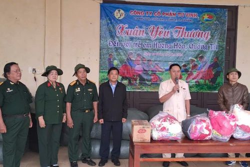Tặng quà cho 1.319 học sinh mầm non huyện miền núi Quảng Trị