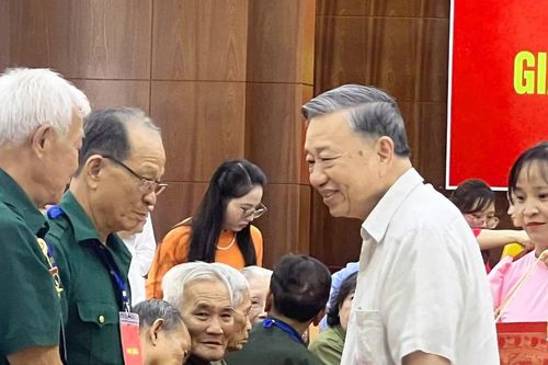 Tổng Bí thư Tô Lâm tặng quà người có công tiêu biểu tại Đồng Tháp