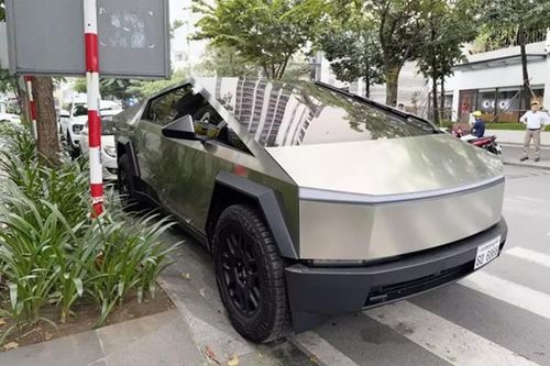 Cận cảnh Tesla Cybertruck 2024 hơn 6 tỷ đồng, đầu tiên phố Việt