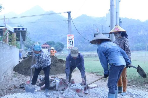 Mai Châu: Sức dân tạo nên diện mạo nông thôn mới